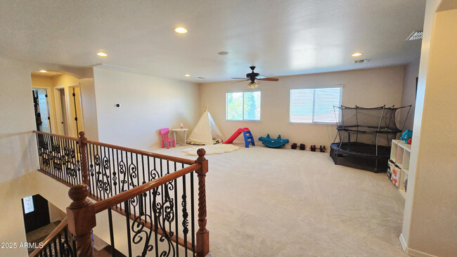 Building Photo - 702 W San Carlos Way