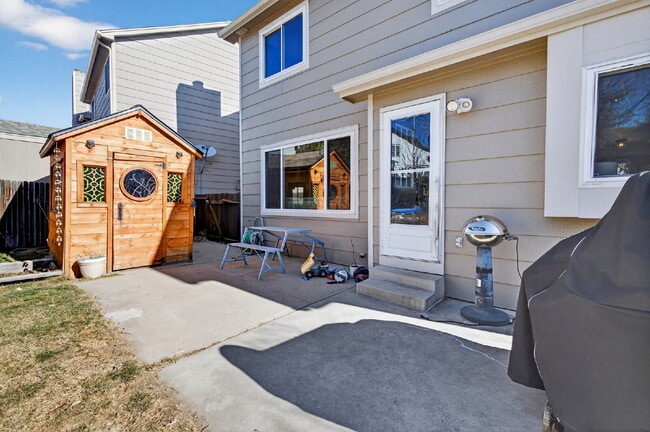 Building Photo - Available Immediately! Beautiful home in the Fairfax and Briargate neighborhood!