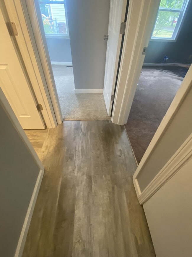 Building Photo - 408 E Broadwell St