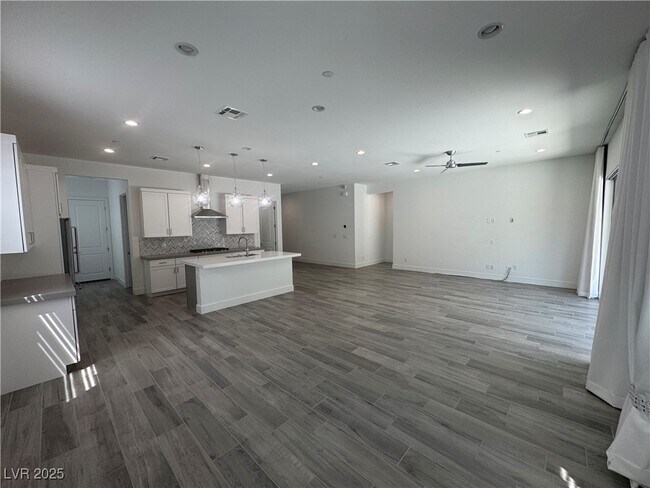 Building Photo - 2670 Summit Springs St