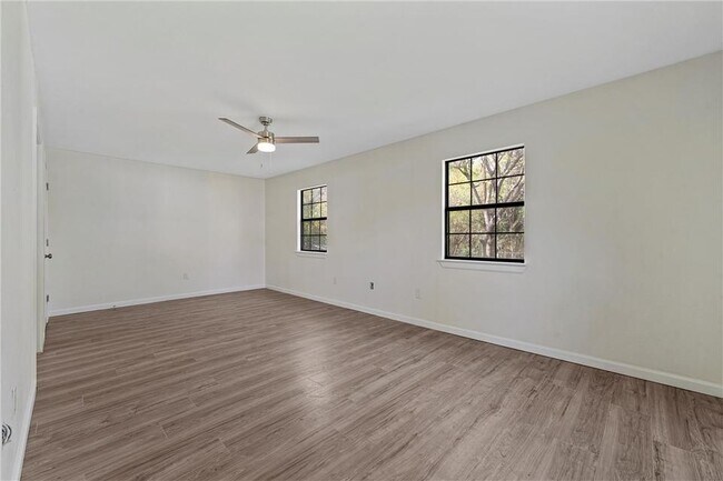 Building Photo - 4025 Hiland Dr