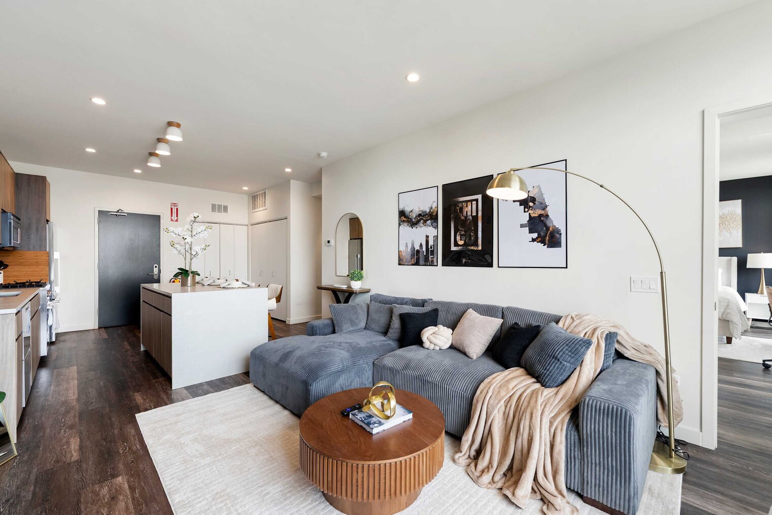 Building Photo - 1122 W Chicago Ave