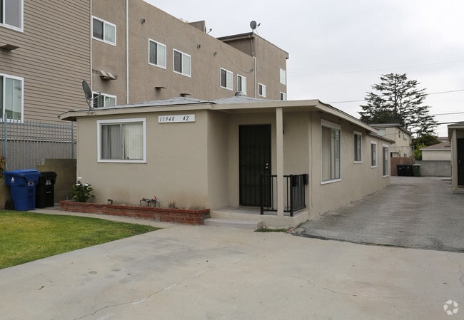Building Photo - 11942 Courtleigh Dr