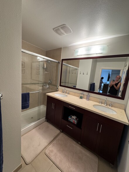 Master bathroom - 190 Harbor Sq Loop NE