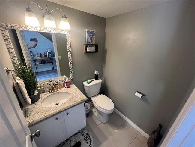 Building Photo - 211 NW 45th Ave