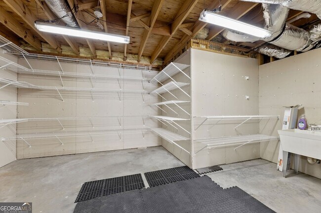 Building Photo - 5170 Deerlake Dr