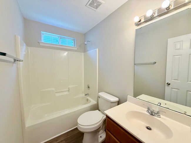 Building Photo - 1706 Oakdale Green Dr