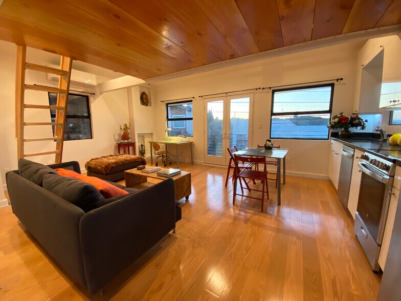Building Photo - 2118 Kew Dr