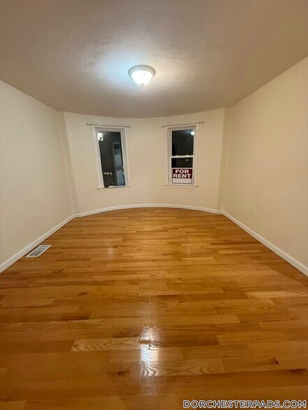 Building Photo - 207 Harvard St