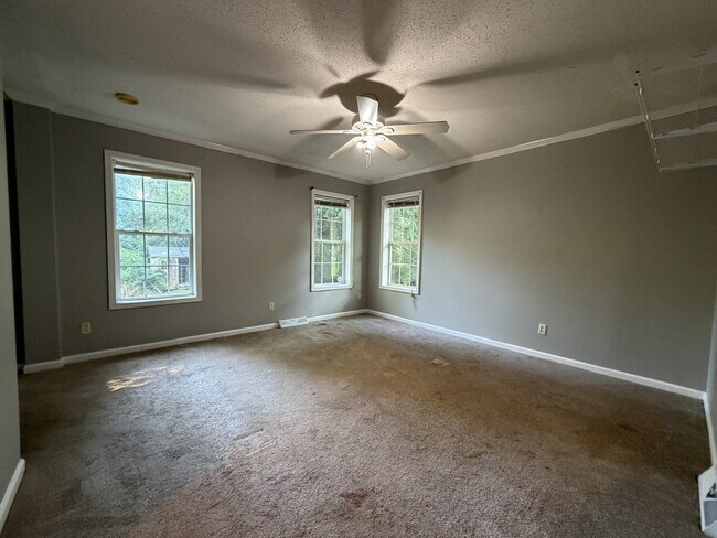 Building Photo - 507 W Norment Ave