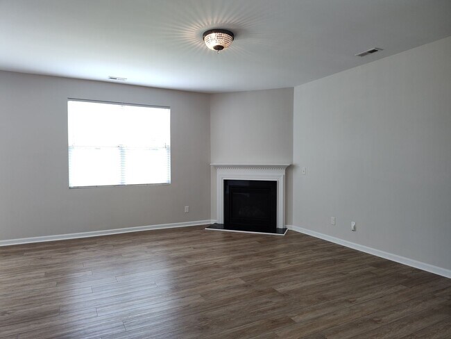 Building Photo - Pristine home located in the Woodbury comm...