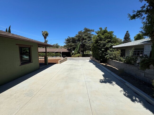 Building Photo - 8220 Edison Dr
