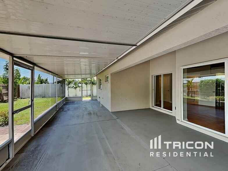 Building Photo - 1761 Banyan Dr