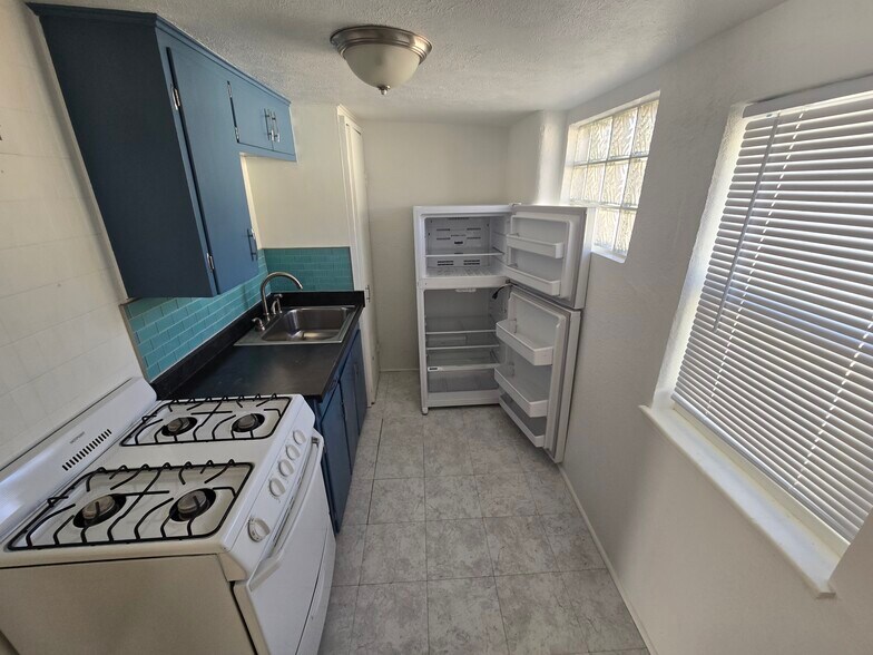 Building Photo - 42 Fox St