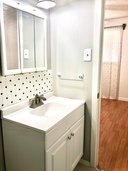 Master half bath - 343 Huntington Dr