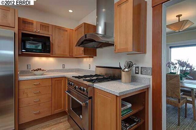 Building Photo - Gorgeous North Berkeley 3 Bedroom