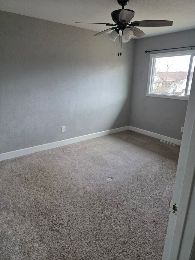 Building Photo - 1600 Pinto Ln