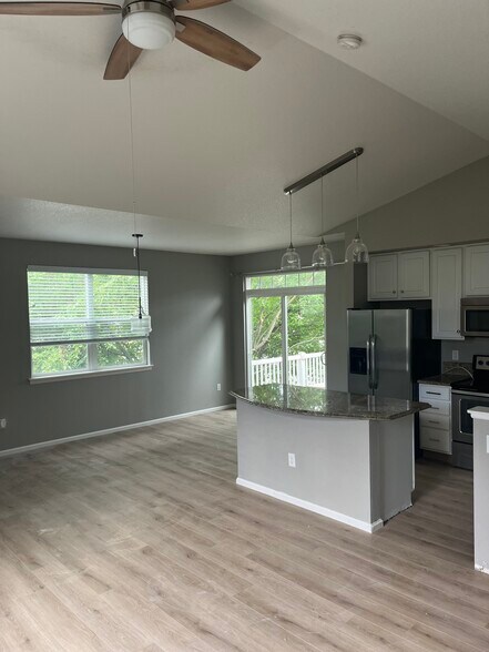 Building Photo - 2027 Grays Peak Dr