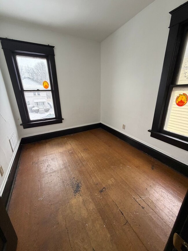 Building Photo - Three Bedroom House w Two Car Detached Garage