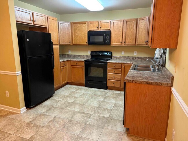 Building Photo - Updated 3 Bedroom Rental