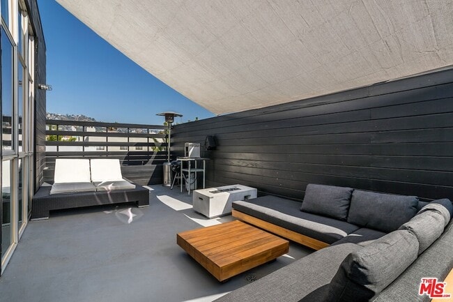 Building Photo - 825 Kings Rd