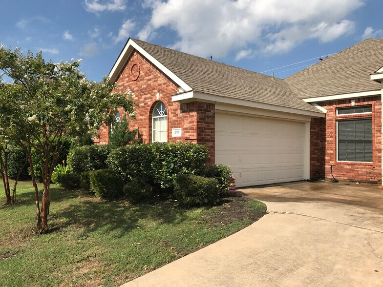 Building Photo - 903 Redbud Dr