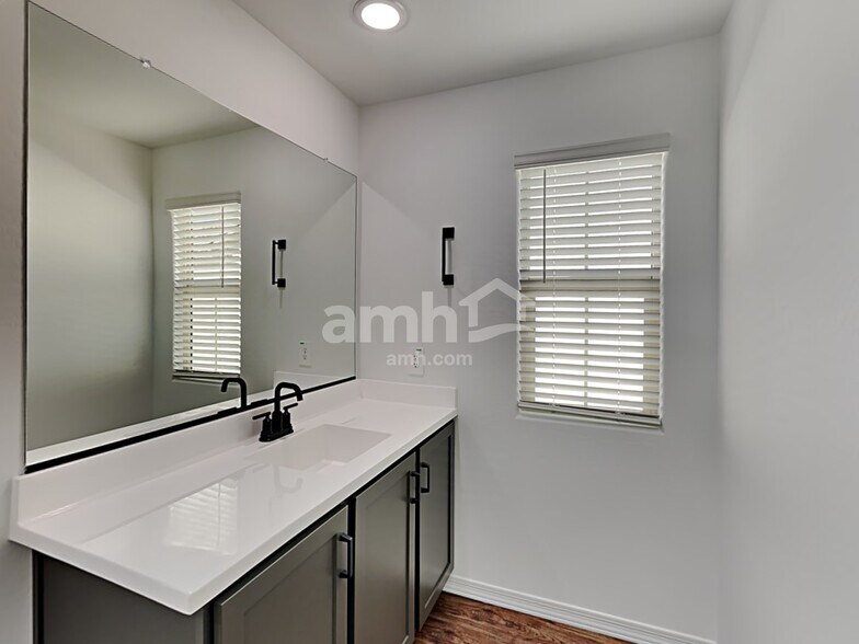 Building Photo - 795 S 150th Dr