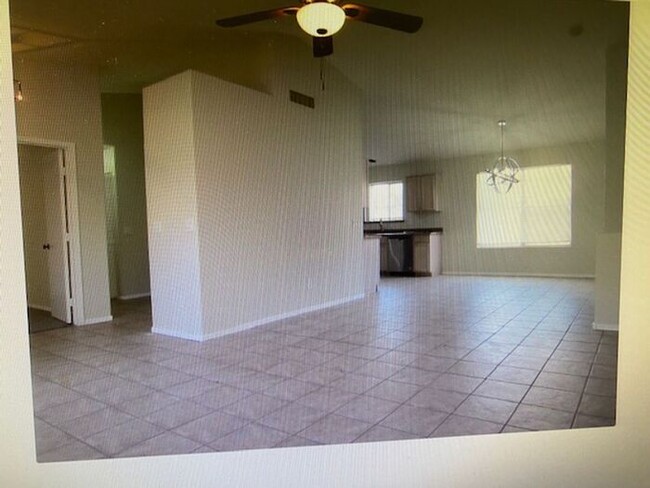 Building Photo - $2,350 3 Bedroom Gilbert 85296 Home For Le...