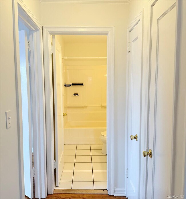 Building Photo - 6 Oakland Ct