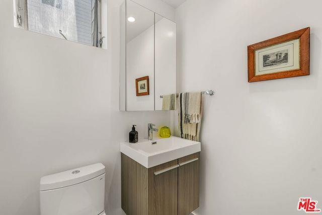Primary Photo - 3724 1/2 Vinton Avenue Apt #1/2, Los Angel...