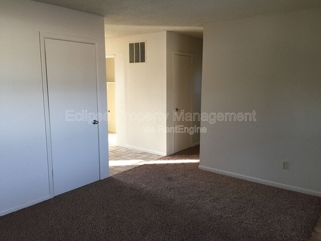Building Photo - 707 Lee Dr