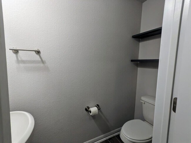 Building Photo - 196 Martha Ln