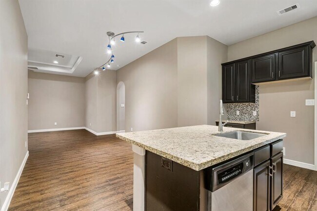 Building Photo - 2934 Whitman Dr
