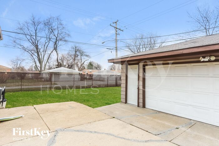 Building Photo - 14539 Kimbark Ave