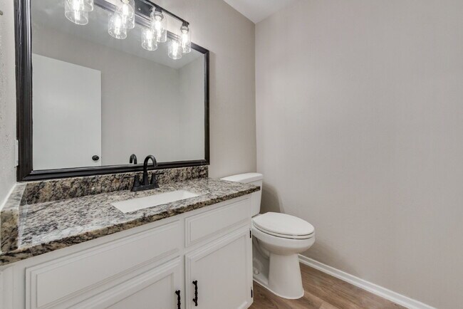 Building Photo - Completely Remodeled Triplex Unit 2 bed 1....