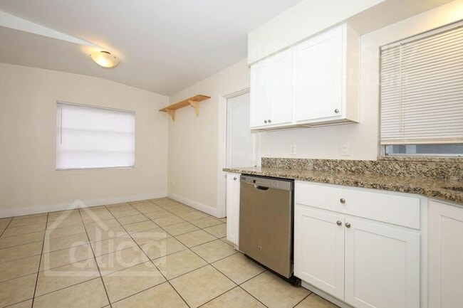 Building Photo - 3392 Bougainvillea Dr