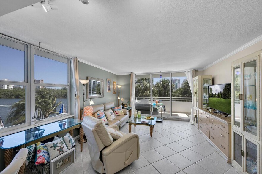 Building Photo - 888 Intracoastal Dr