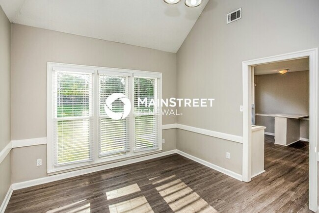 Building Photo - 5 Bedroom Pet-Friendly Home in Memphis, TN with Main Street Renewal
