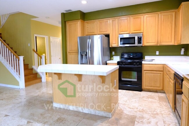 Building Photo - 3910 Mira Sol Dr