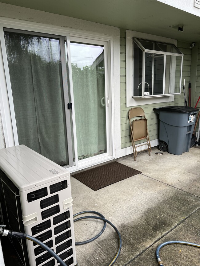 Sliding door to outside - 1042 Rymar Ct