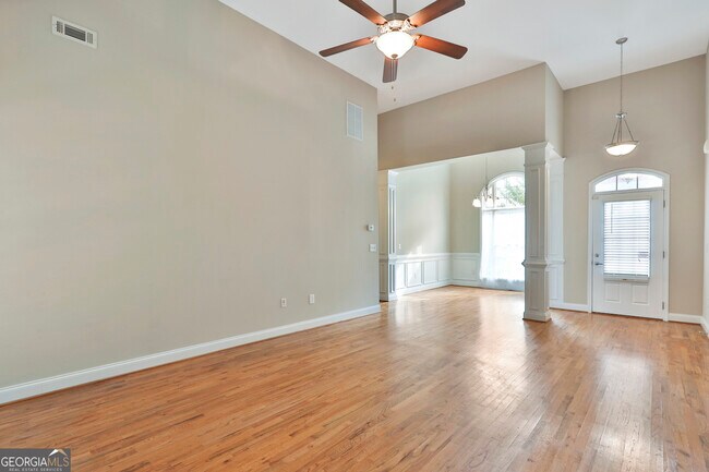 Building Photo - 227 Village Park Dr