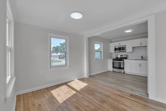 Building Photo - 14521 Trenton Rd