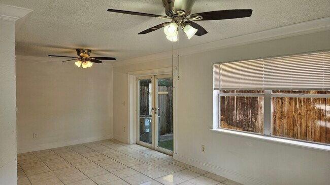 Building Photo - 177 NE 12th Ave