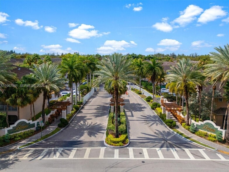 Building Photo - 5725 NW 114th Path