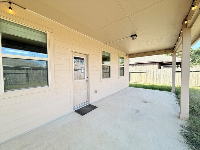 Building Photo - 15613 All Star Dr