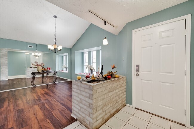 Building Photo - 8122 Sandy Glen Ln