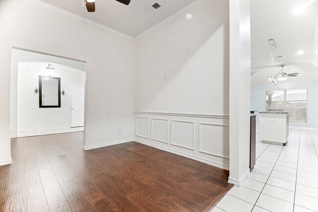 Building Photo - 5474 Golfside Dr