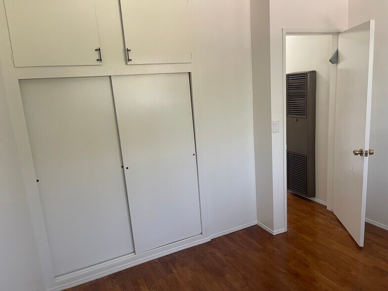 Building Photo - 4438 W 141st St