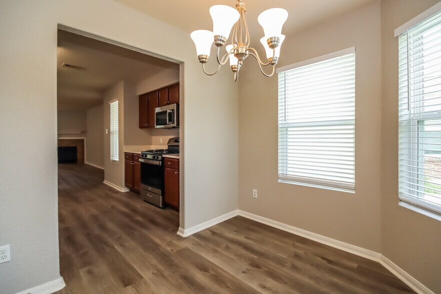 Building Photo - 16746 Warbler Dr