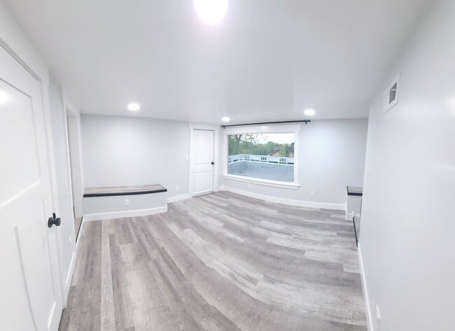 Building Photo - 699 N 600 E